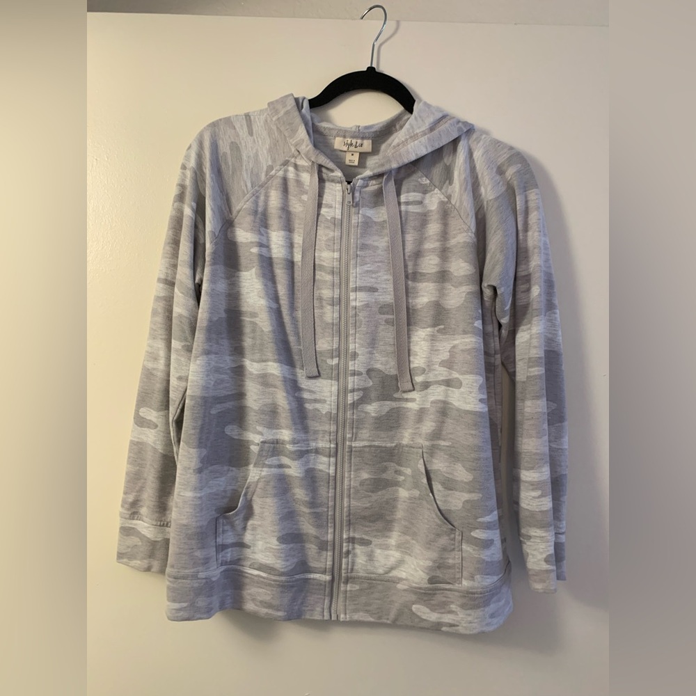 Women’s grey camo zip-up. Light weight. Size medium
